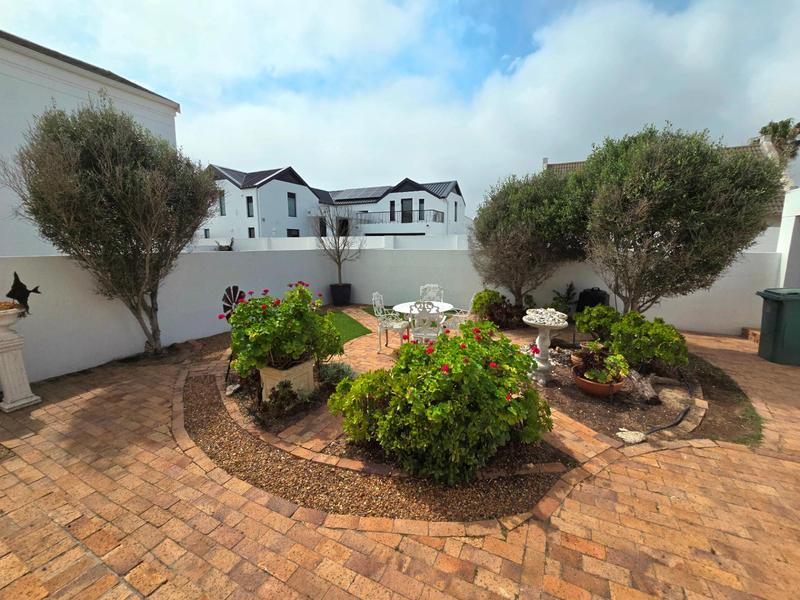 5 Bedroom Property for Sale in Golden Mile Western Cape